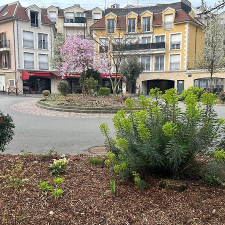 Studio Spacieux 4 Personnes Avec Terrasse Privee & Bureau - Gare A 4Min, Paris En 30Min Villiers-sur-Marne Buitenkant foto